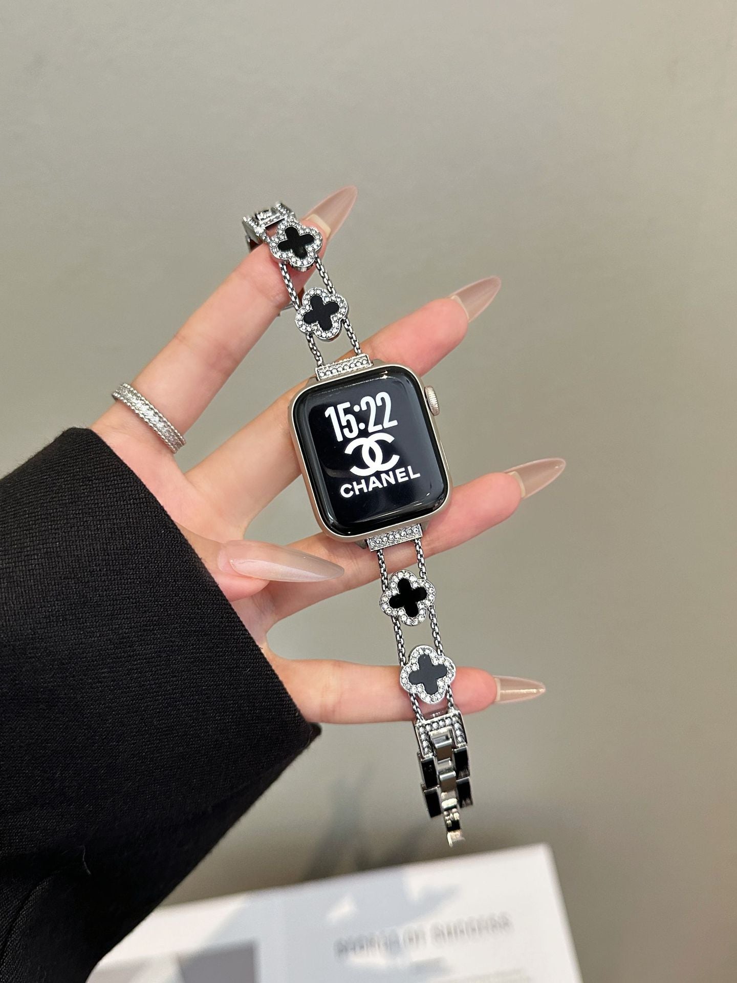 Four Leaf Clover Band for Apple Watch Series 6/7/8/9/10/SE - SILVER